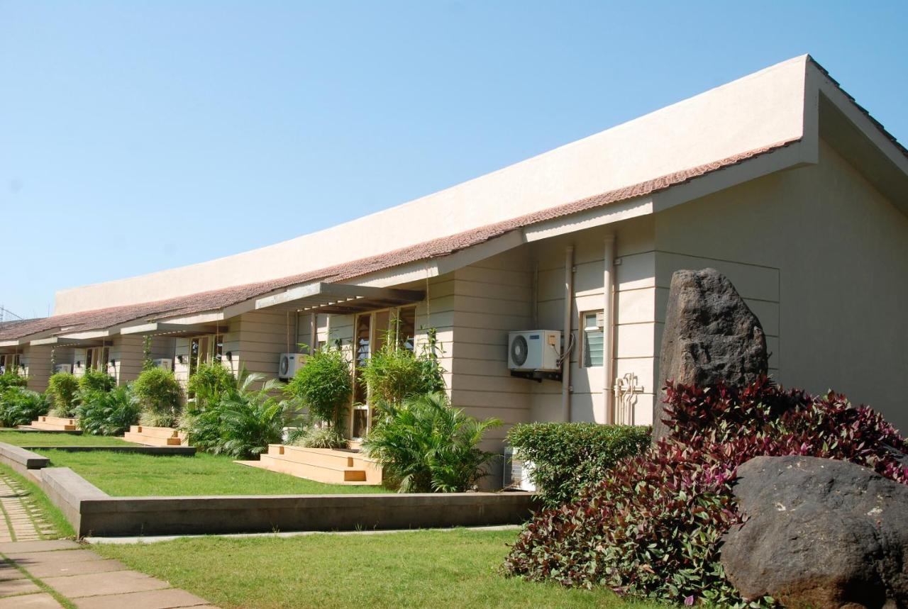 Manas Resort With Petting Zoo, Igatpuri Buitenkant foto