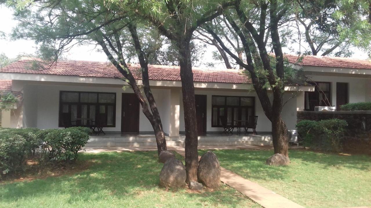 Manas Resort With Petting Zoo, Igatpuri Buitenkant foto